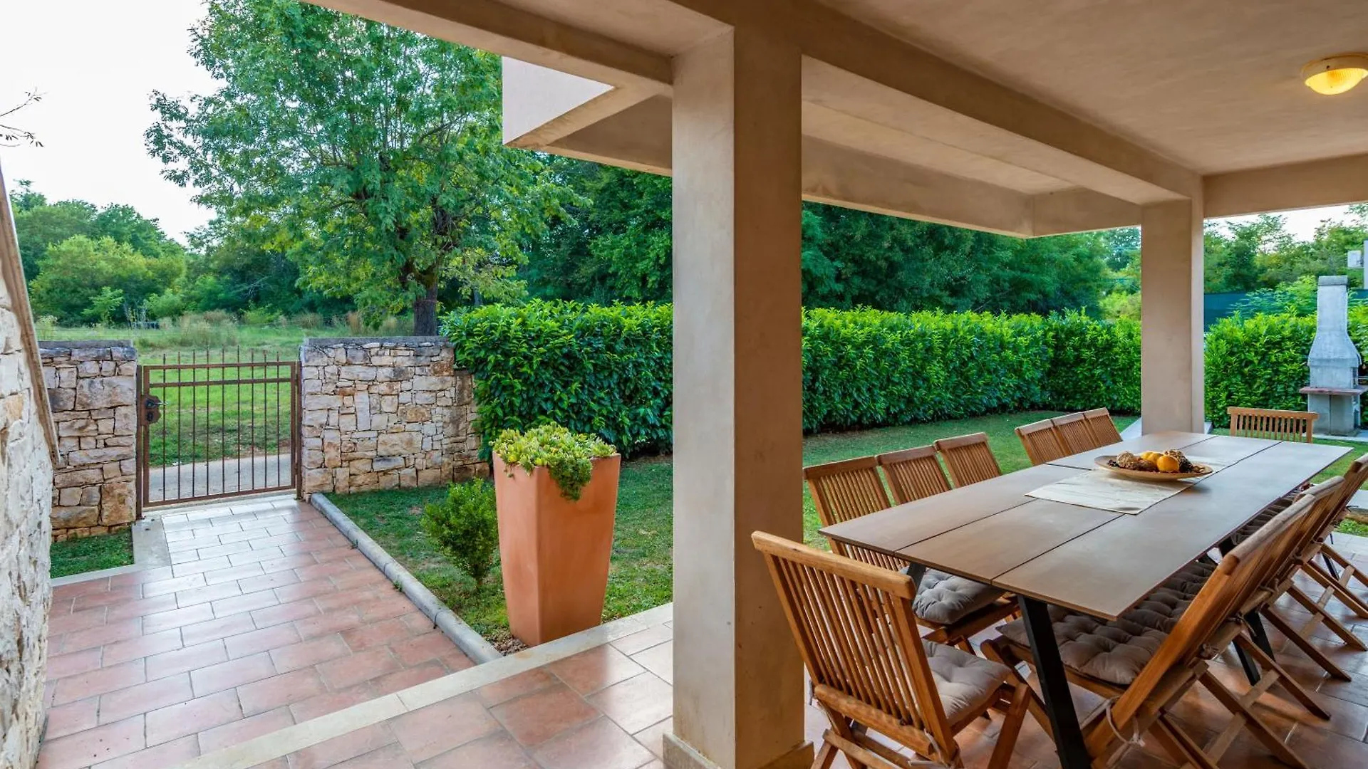 Villa Letish, A Charming And Inviting Mediterranean Villa Santalezi